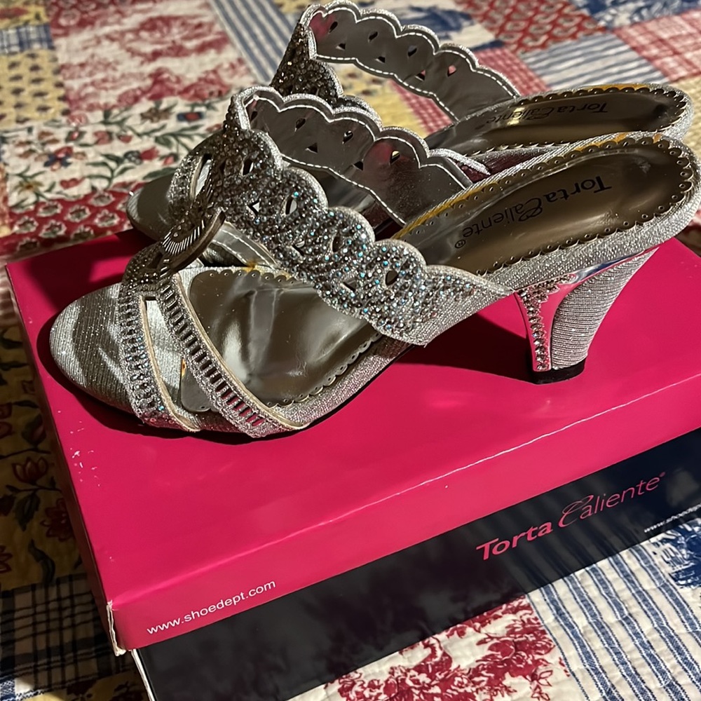 Very Sexy Silver Sandal NEW! - Picture 3 of 5